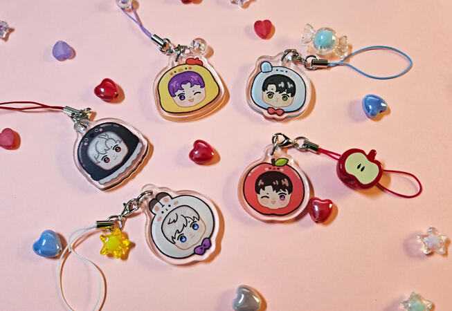 L&amp;DS Phone Charm